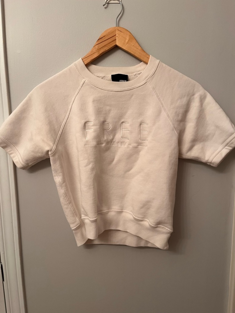 Aritzia x Wilfred Free Cream Short Sleeve Sweatshirt with Embossed 'FREE' Detail